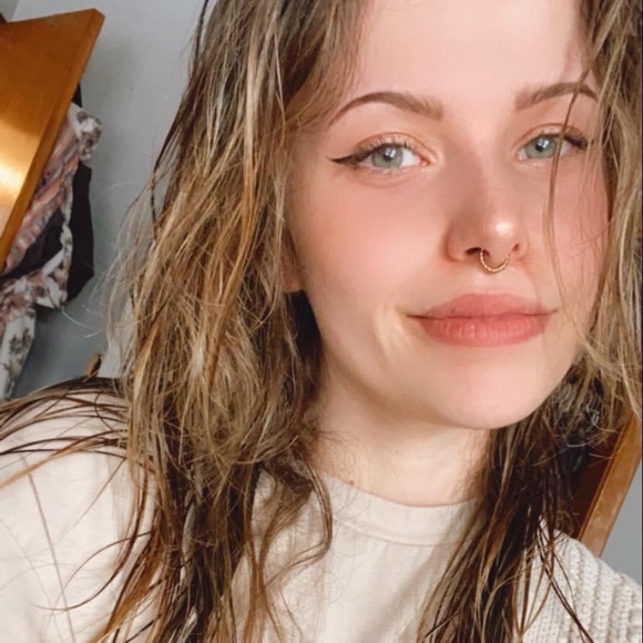 Meet your Posher, Bre. - Picture 1 of 3